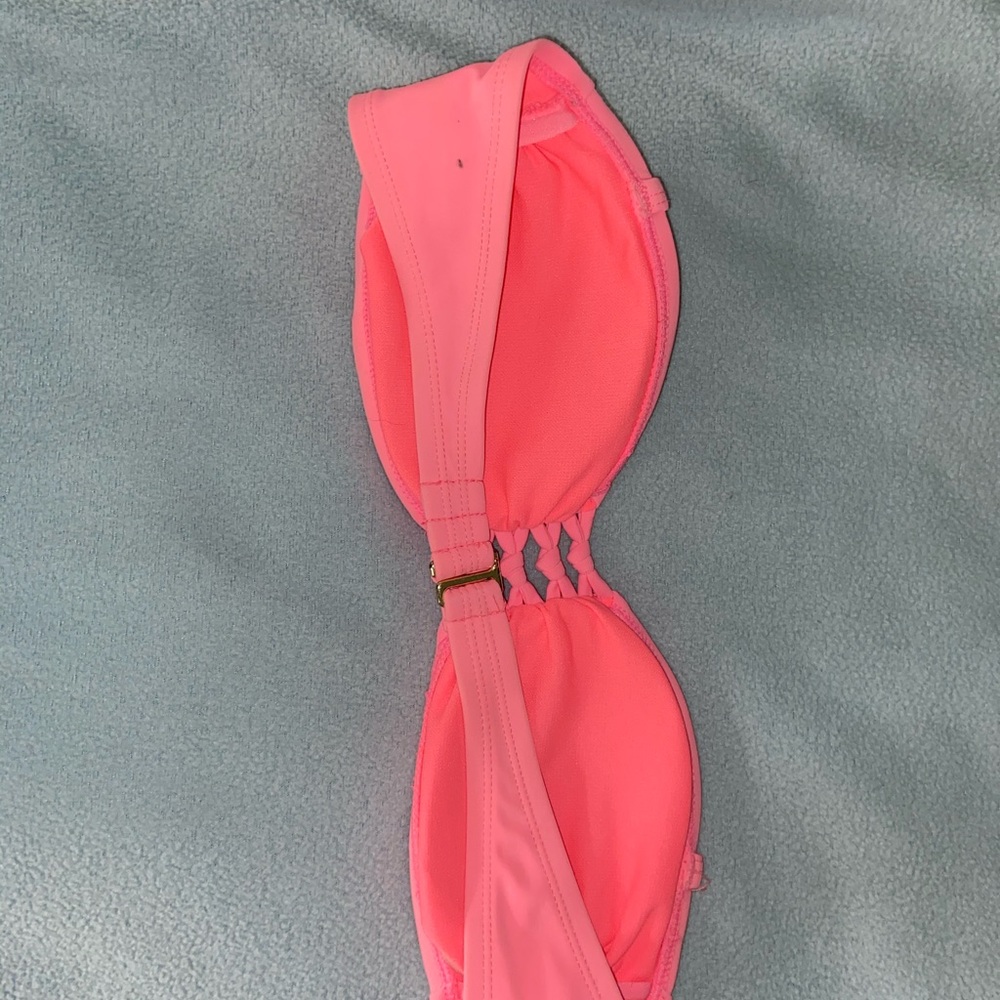 This is a super cute bathing suit top!
